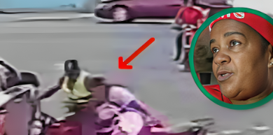 La dueña de una motocicleta