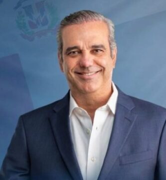 Abinader anuncia cambios en su gabinete a través de WhatsApp y redes sociales