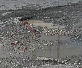 Denuncian mal estado de calle;  hacen llamado a las autoridades