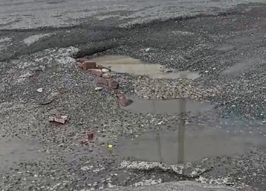 Denuncian mal estado de calle;  hacen llamado a las autoridades