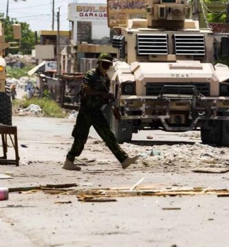 Policías de Kenia se enfrentan a bandas armadas de Haití
