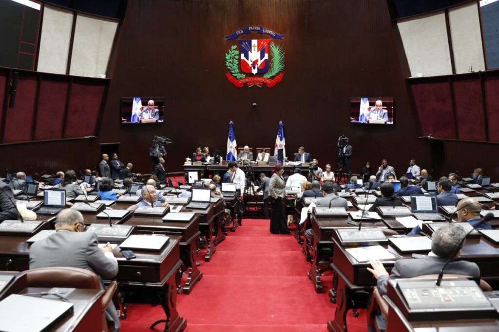 Diputados acuerdan extender estudio del Código Penal por seis días más
