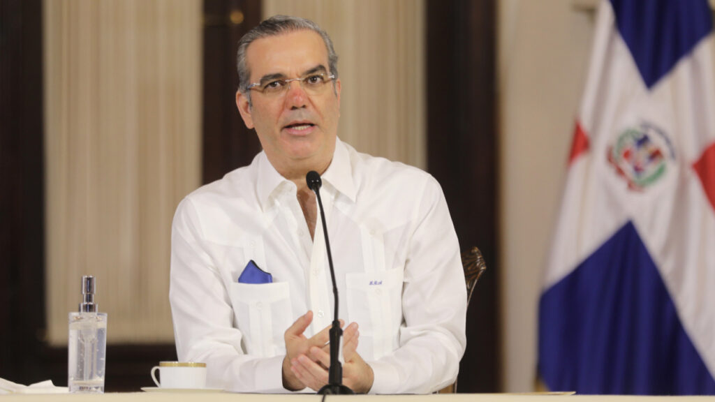 Abinader dice la pobreza en el país se redujo 7.2% respecto al año 2019