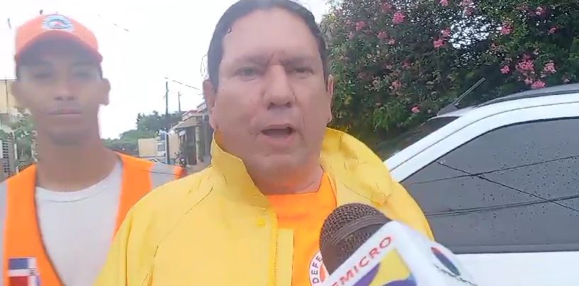 Defensa Civil monitorea casas anegadas debido a fuertes lluvias en Cotuí