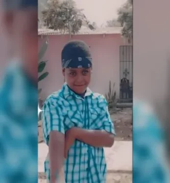 niño en jeepeta