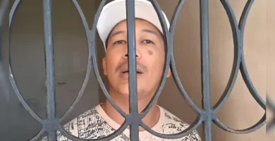 Un joven en la ciudad de Mao
